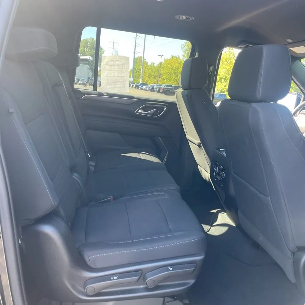 2023 Chevrolet Suburban LS