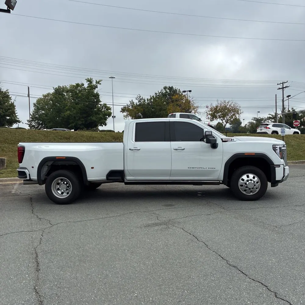 2025 GMC Sierra 3500HD Denali