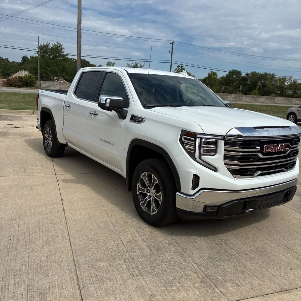 2025 GMC Sierra 1500 SLT