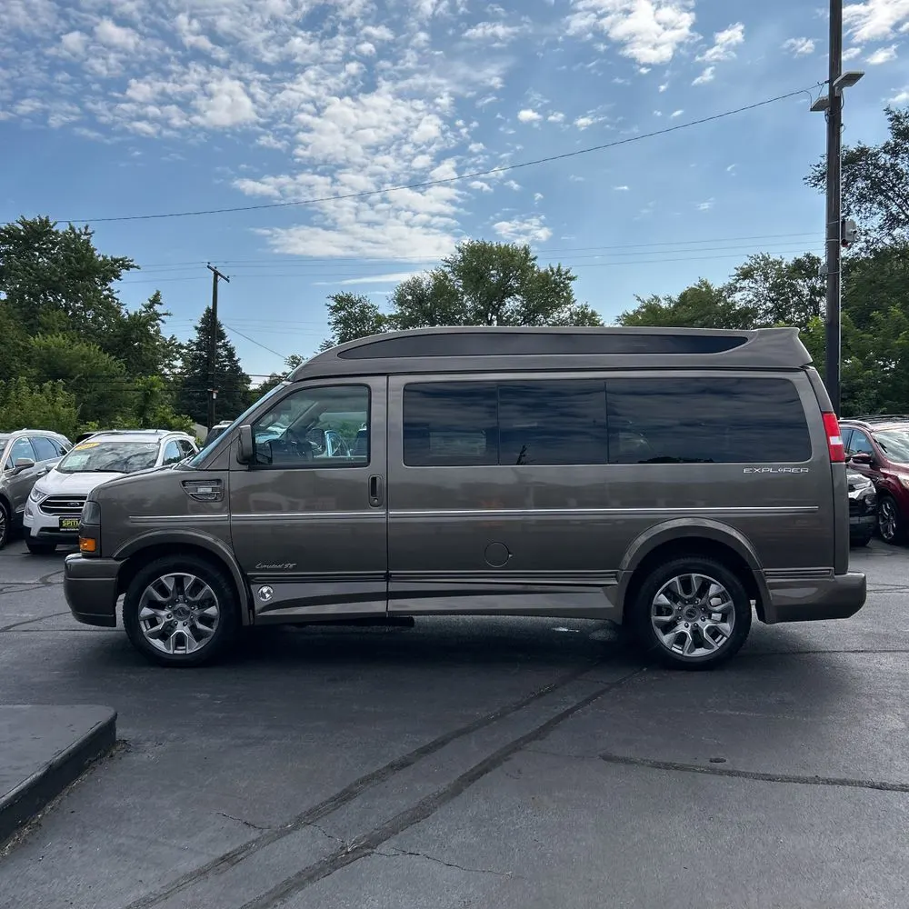 2023 GMC Savana 2500