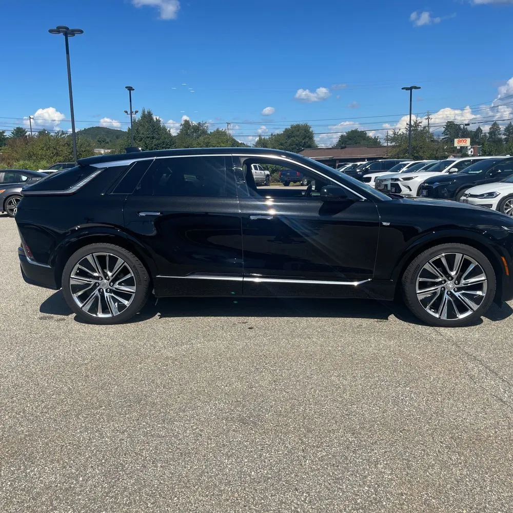 2024 Cadillac LYRIQ Luxury 3