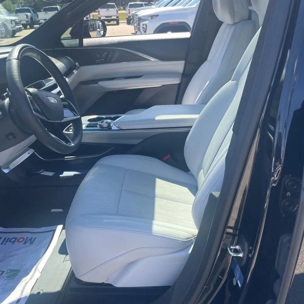 2024 Cadillac LYRIQ Luxury 3