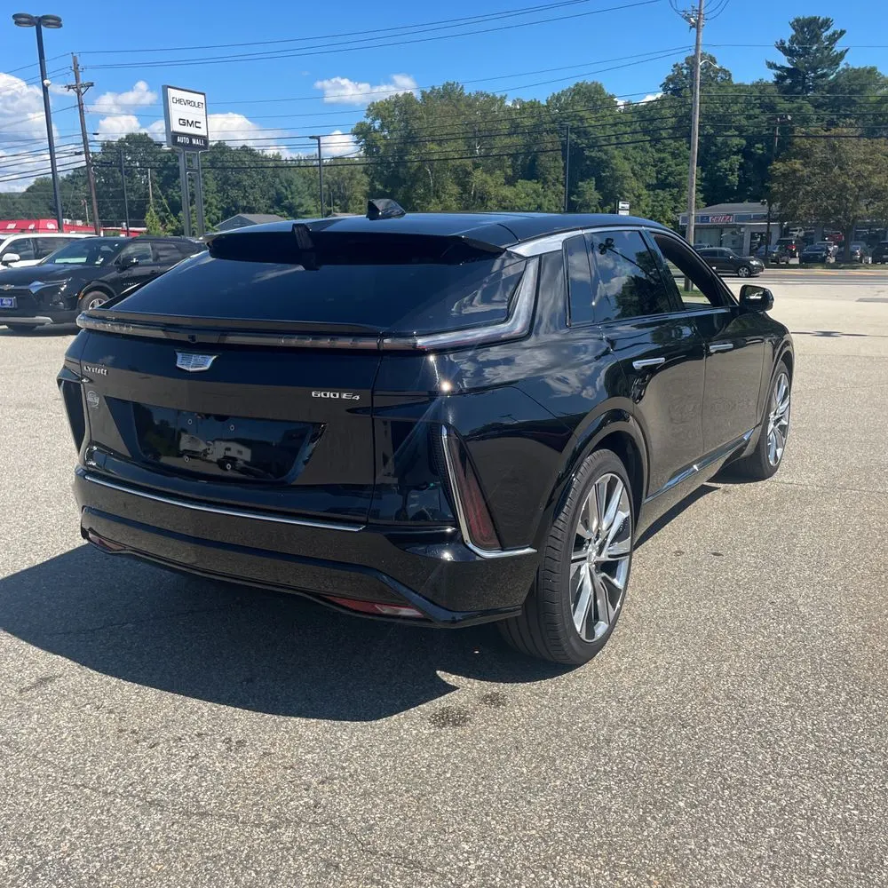 2024 Cadillac LYRIQ Luxury 3