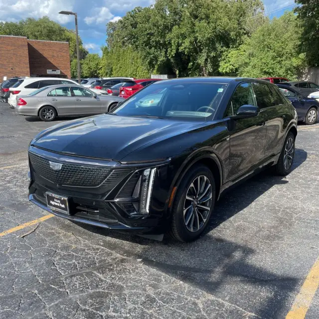 2025 Cadillac Lyriq Sport 1