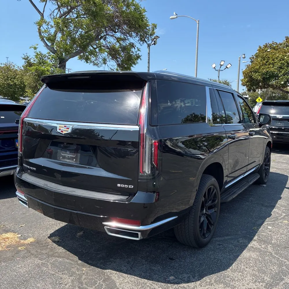 2023 Cadillac Escalade ESV Luxury