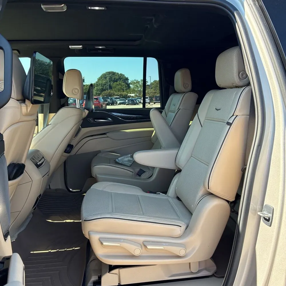 2023 Cadillac Escalade ESV Premium Luxury