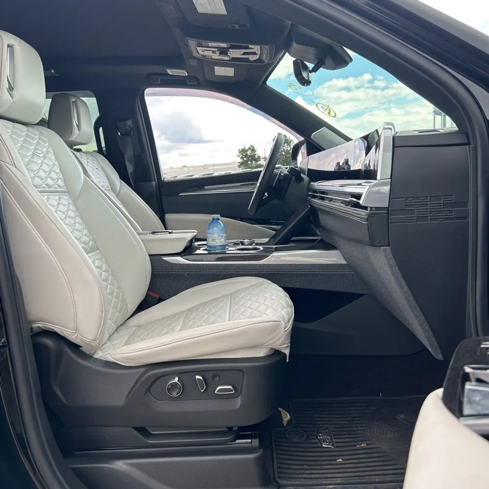 2025 Cadillac Escalade V-Sport