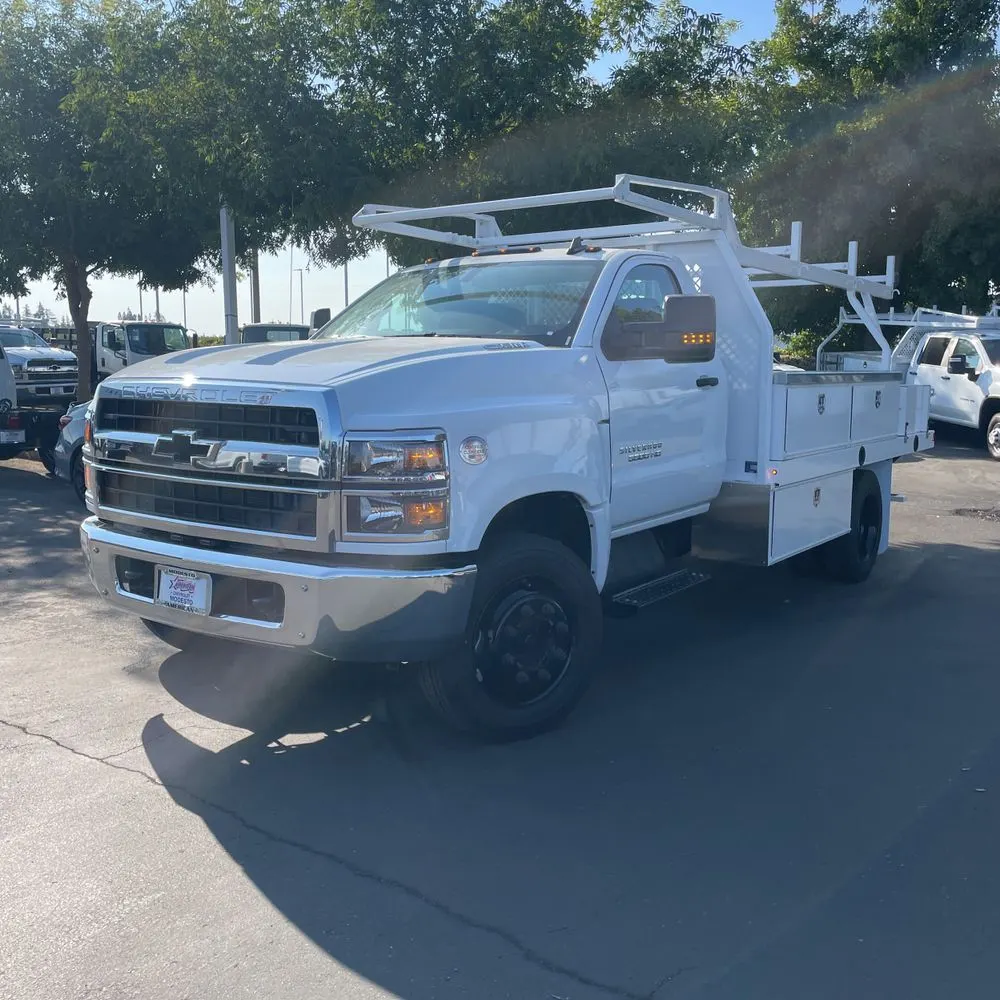2023 Chevrolet Silverado 5500 W/T