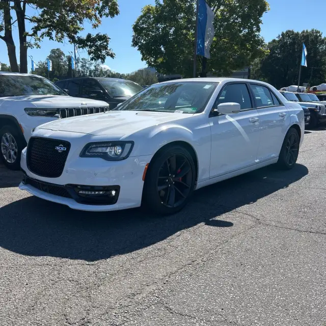 2023 Chrysler 300 C