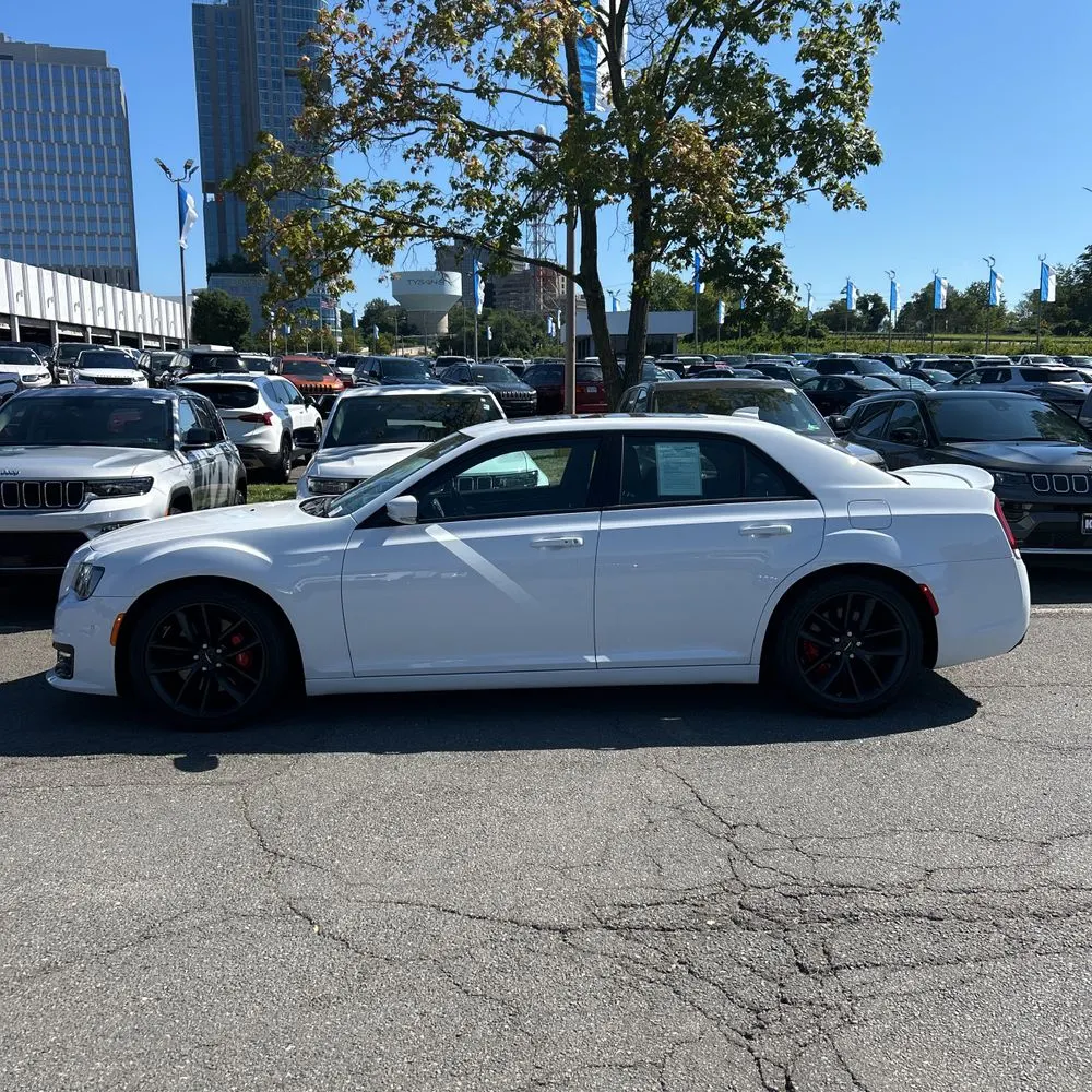 2023 Chrysler 300 C