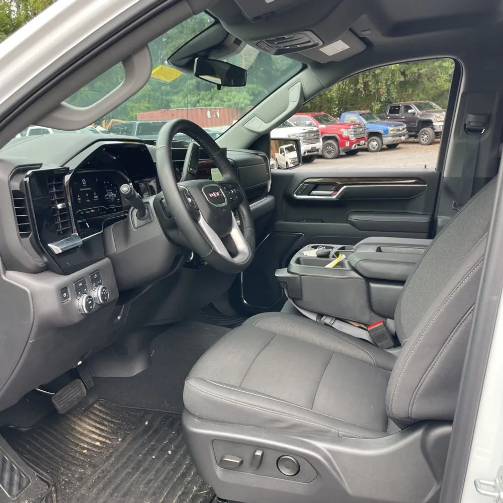 2025 GMC Sierra 1500 Elevation
