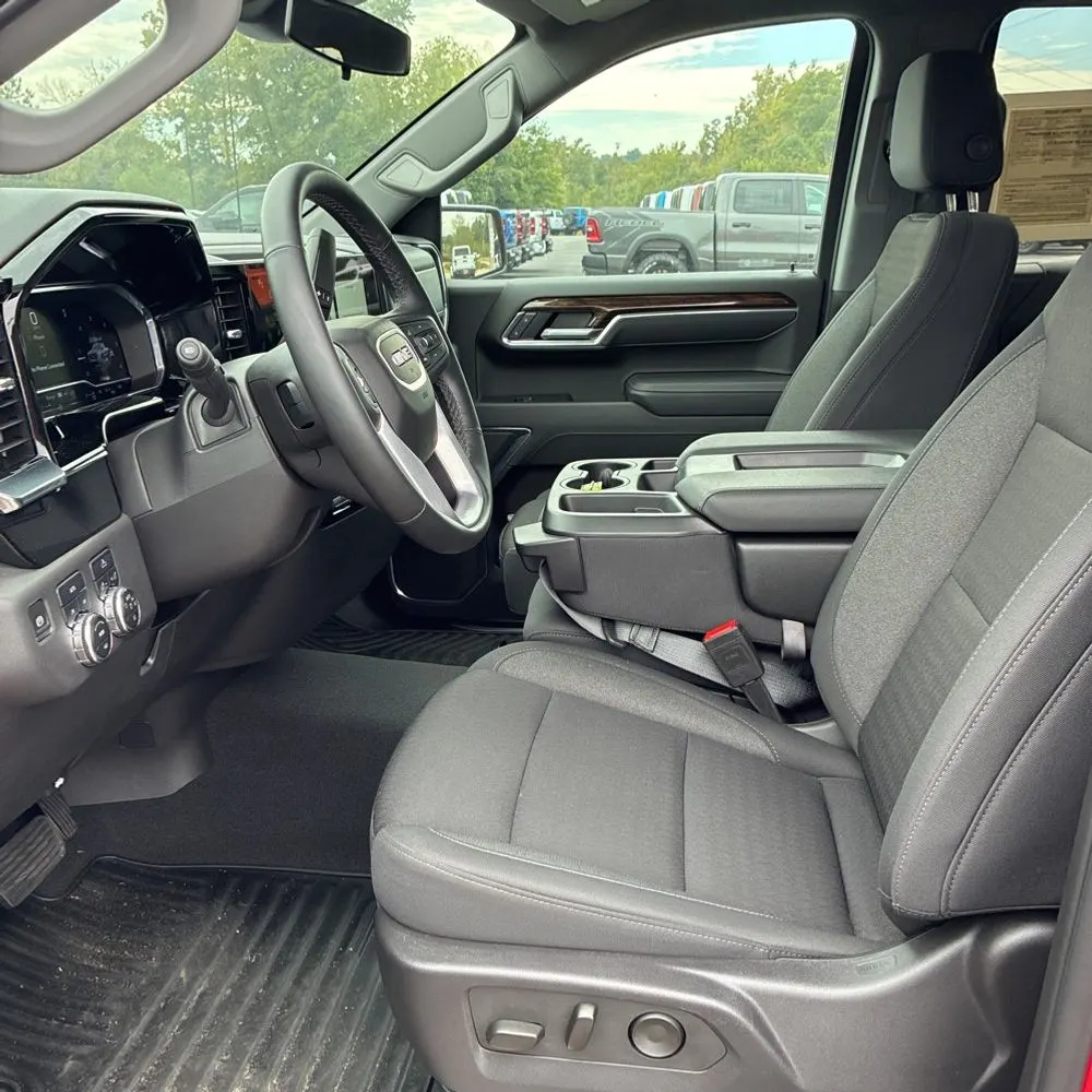 2025 GMC Sierra 1500 Elevation Standard