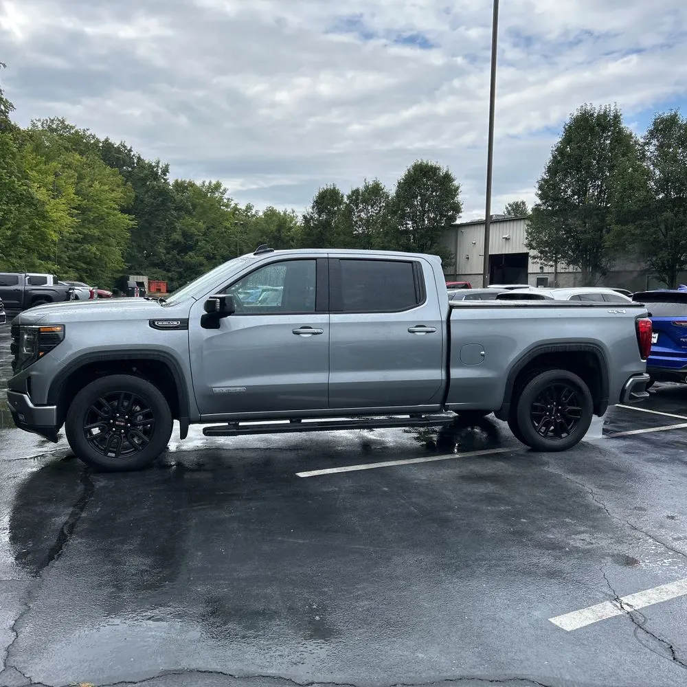 2025 GMC Sierra 1500 Elevation