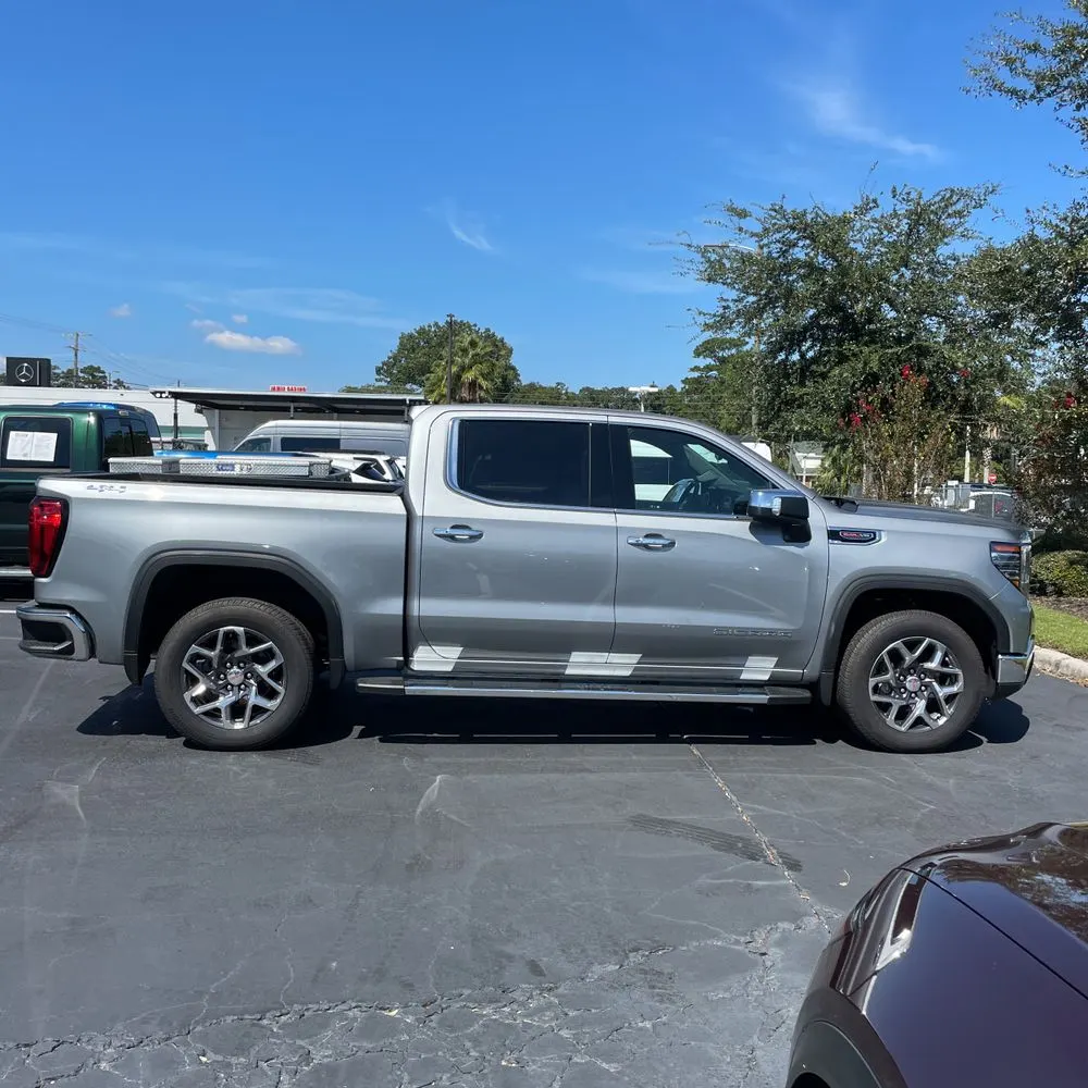 2025 GMC Sierra 1500 SLT