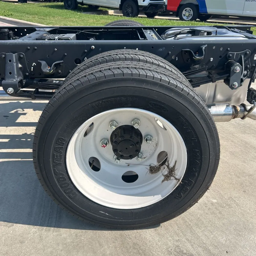 2025 Chevrolet 5500 XG Gas