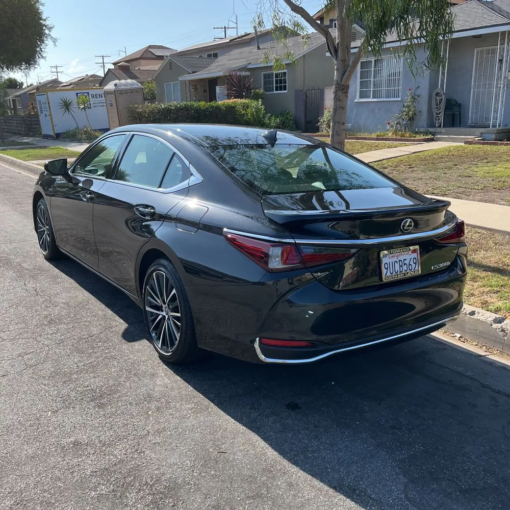 2025 Lexus ES 300h Base