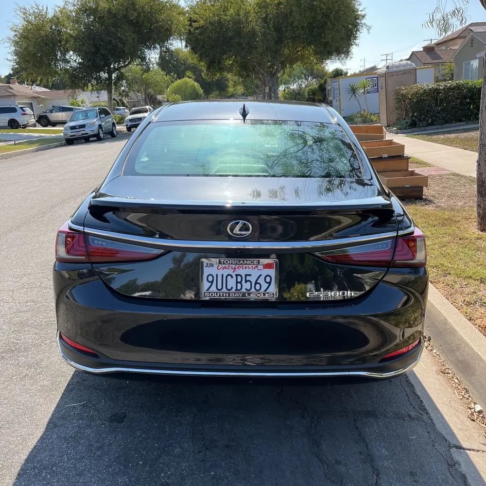 2025 Lexus ES 300h Base