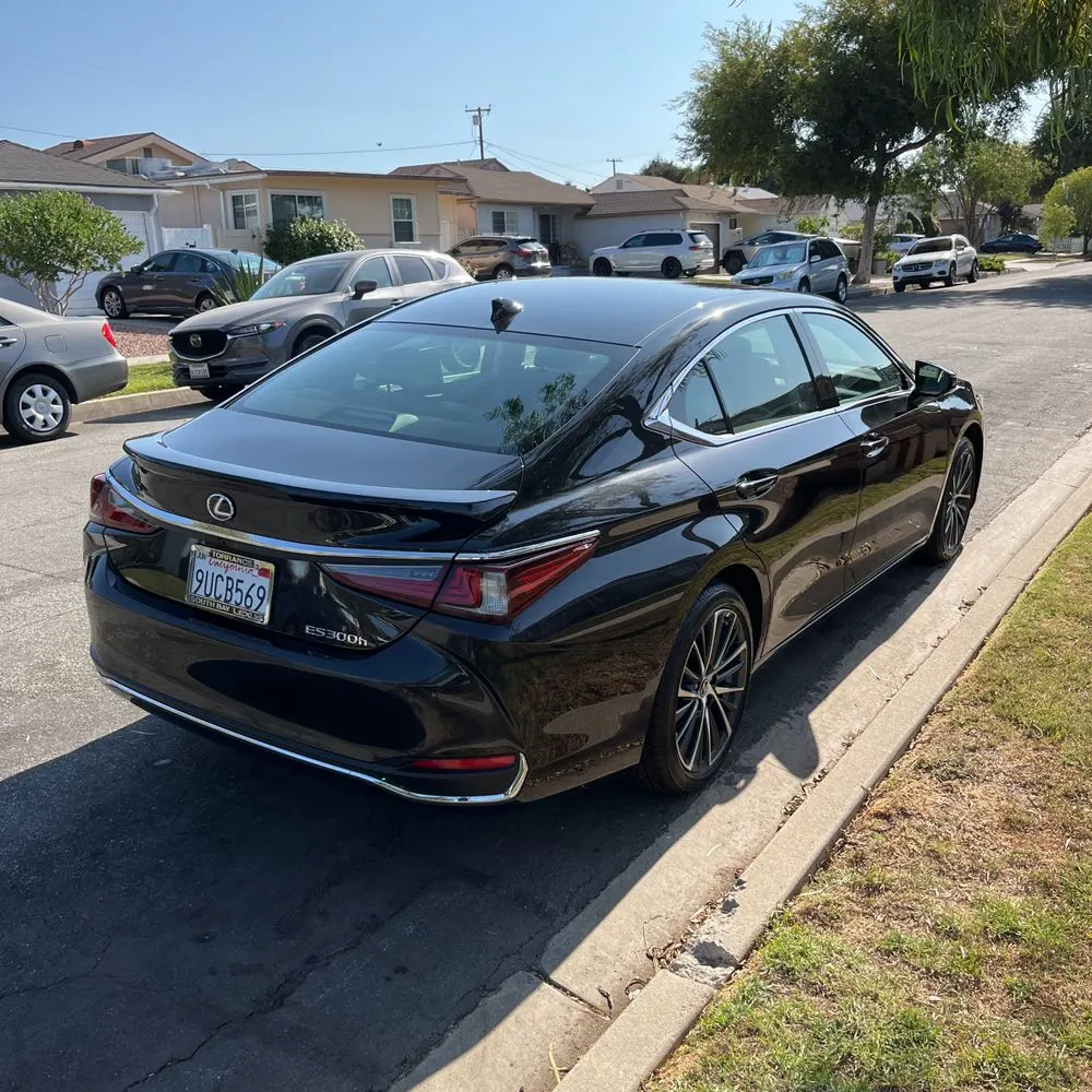 2025 Lexus ES 300h Base