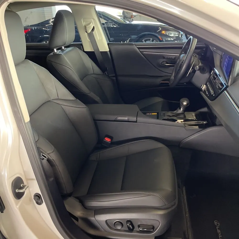 2025 Lexus ES 350 Base