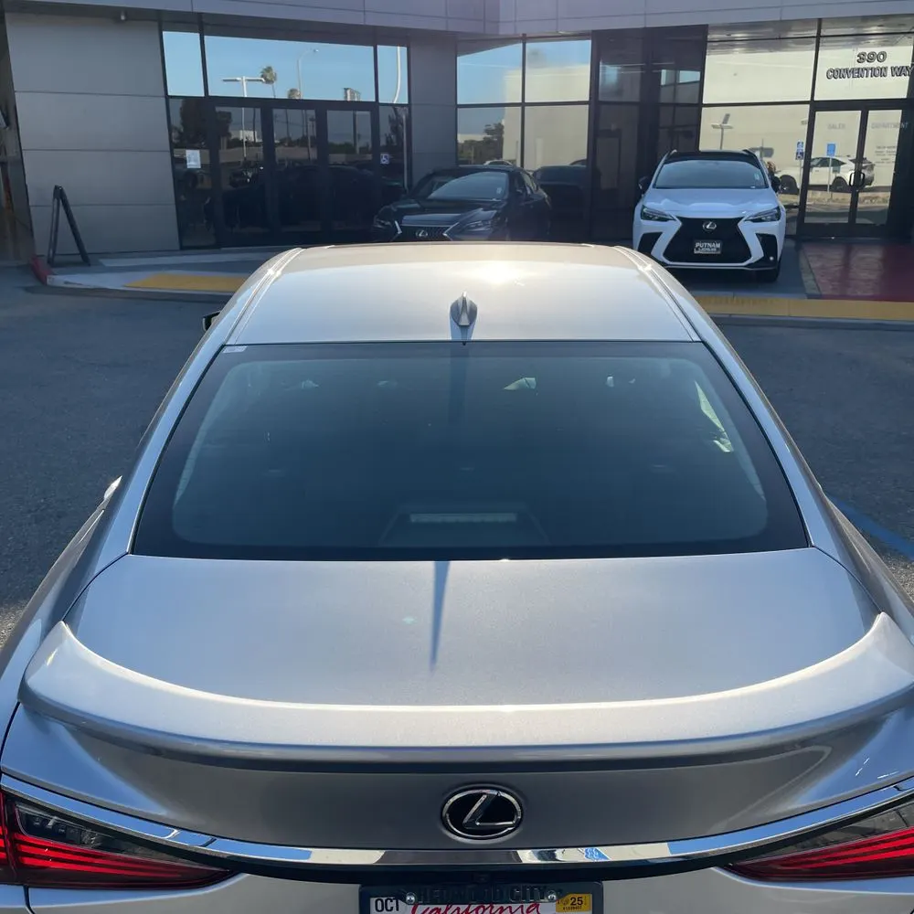 2025 Lexus ES 300h Luxury