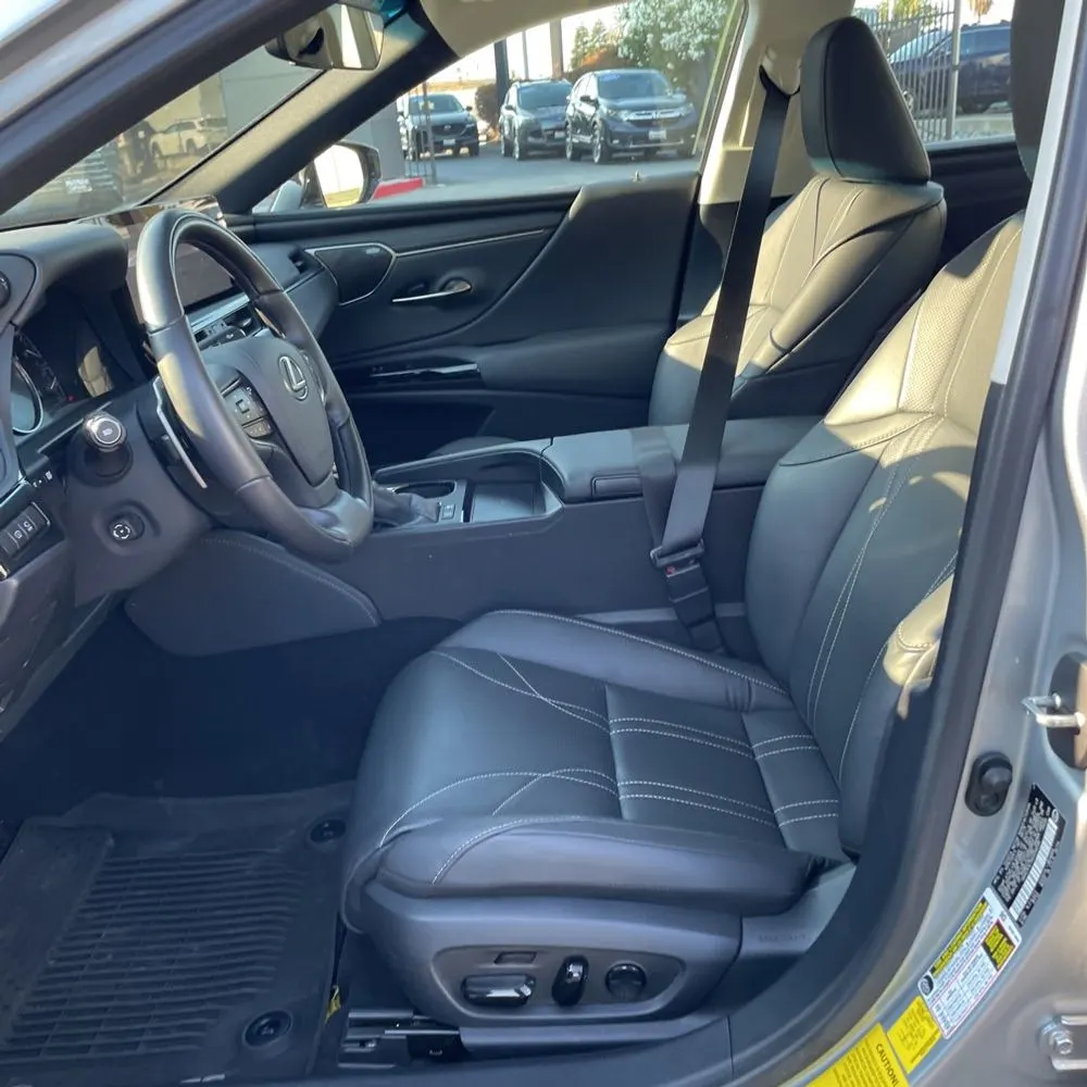 2025 Lexus ES 300h Luxury