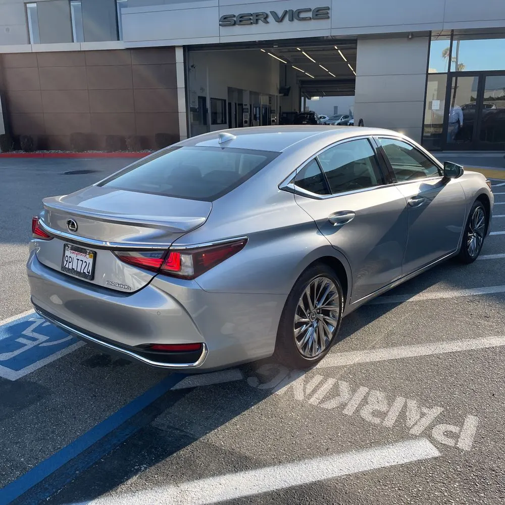 2025 Lexus ES 300h Luxury