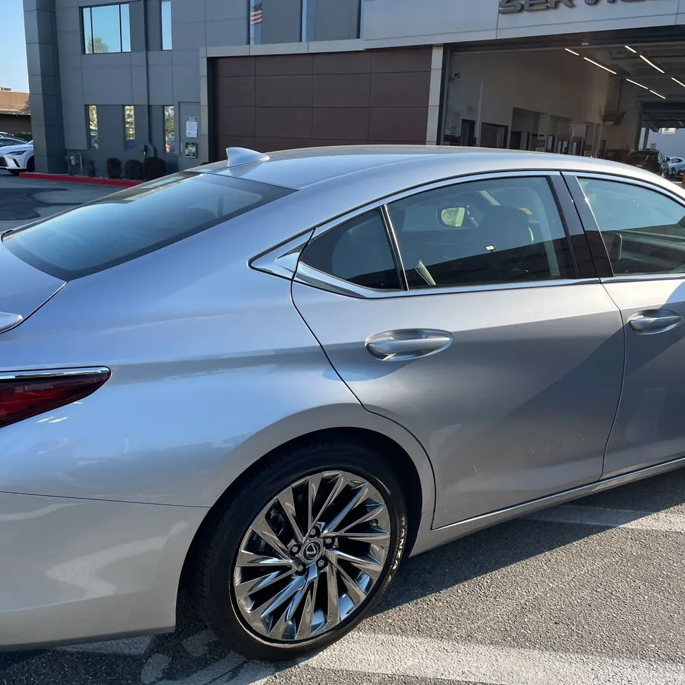 2025 Lexus ES 300h Luxury