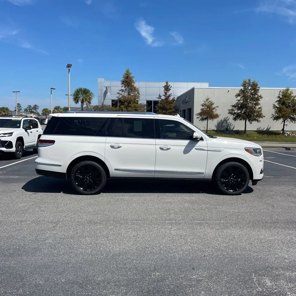 2023 Lincoln Navigator L Reserve