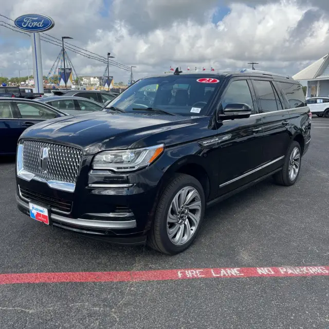 2023 Lincoln Navigator L Reserve