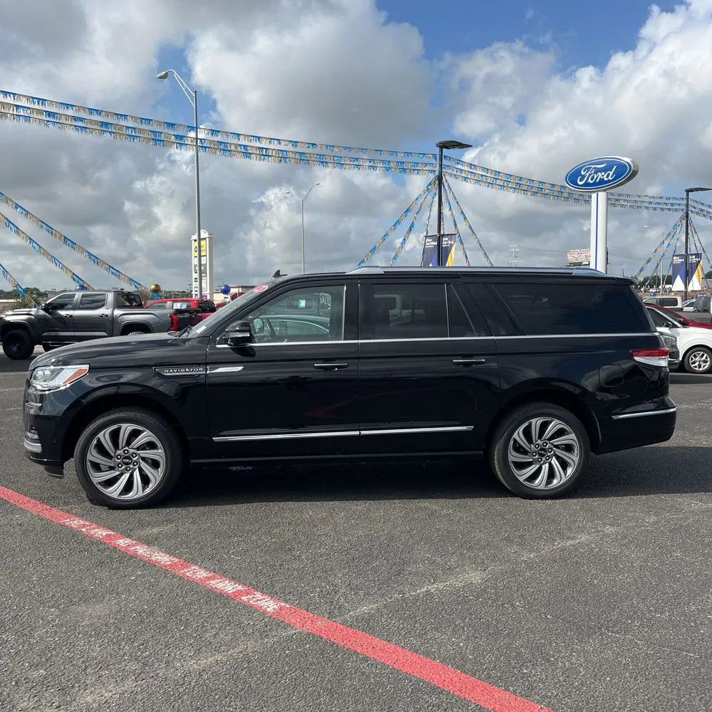 2023 Lincoln Navigator L Reserve