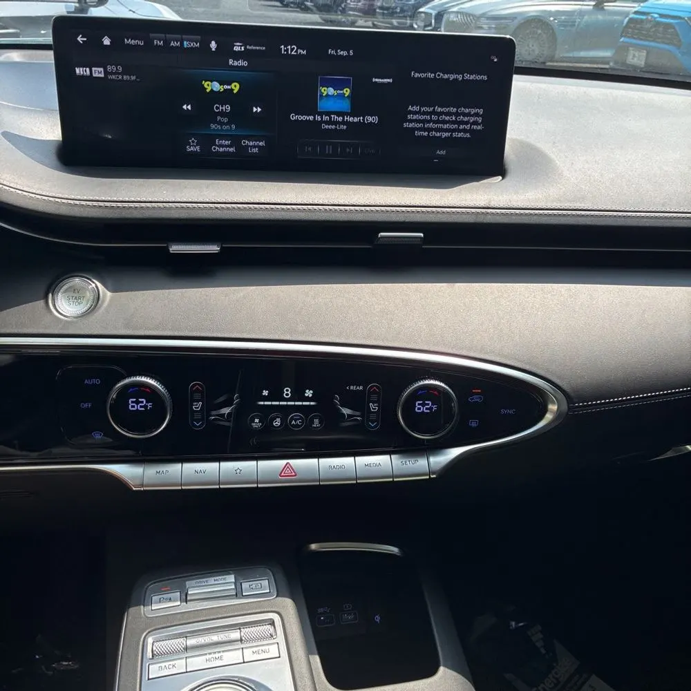 2025 Genesis Electrified GV70 Advanced