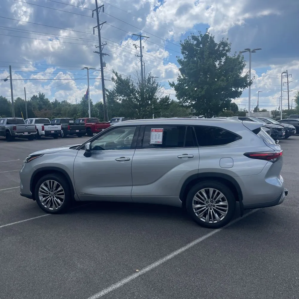 2024 Toyota Highlander Hybrid Platinum