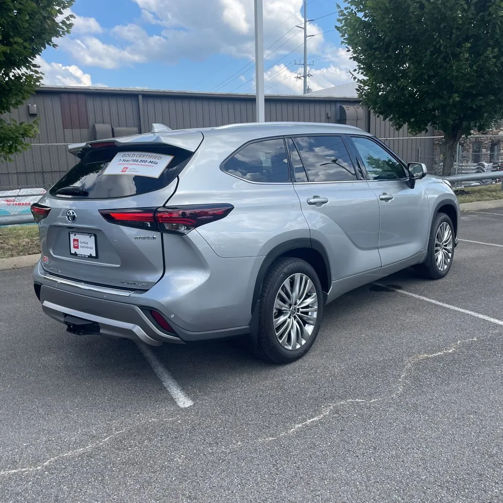 2024 Toyota Highlander Hybrid Platinum