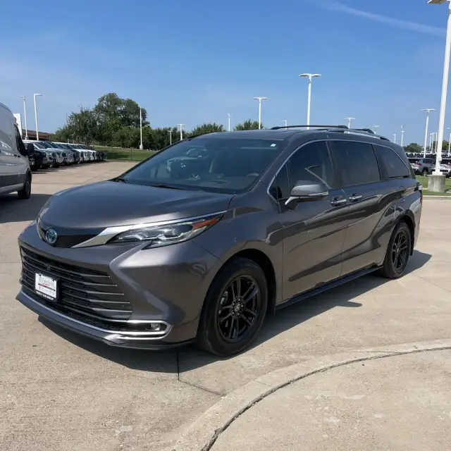 2024 Toyota Sienna Platinum 7-Passenger