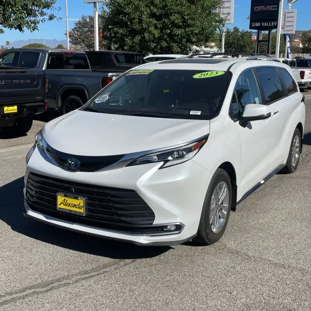 2023 Toyota Sienna Platinum 7-Passenger