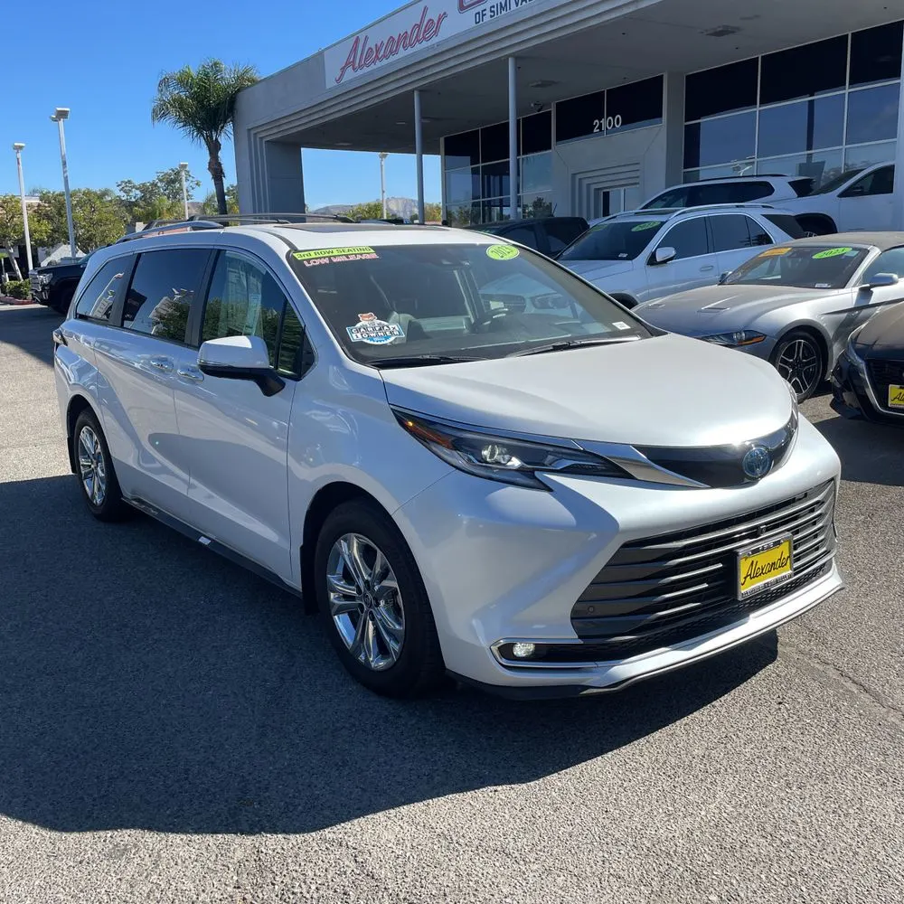 2023 Toyota Sienna Platinum 7-Passenger