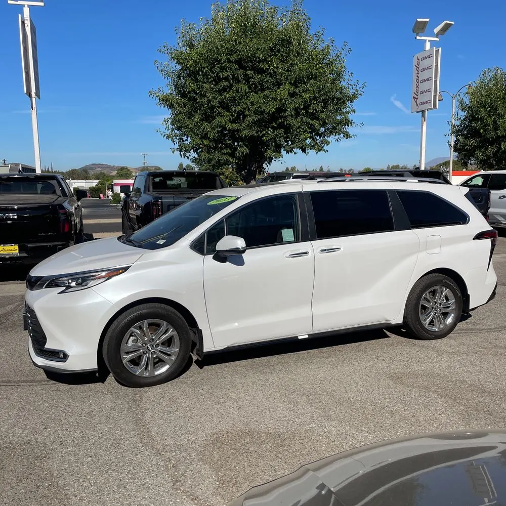 2023 Toyota Sienna Platinum 7-Passenger