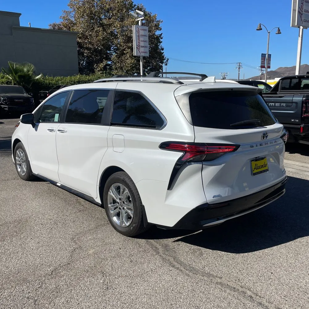 2023 Toyota Sienna Platinum 7-Passenger