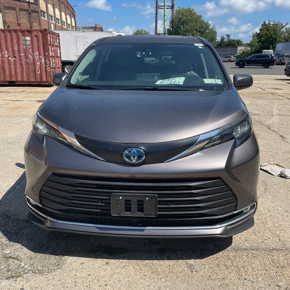 2024 Toyota Sienna XLE 7-Passenger