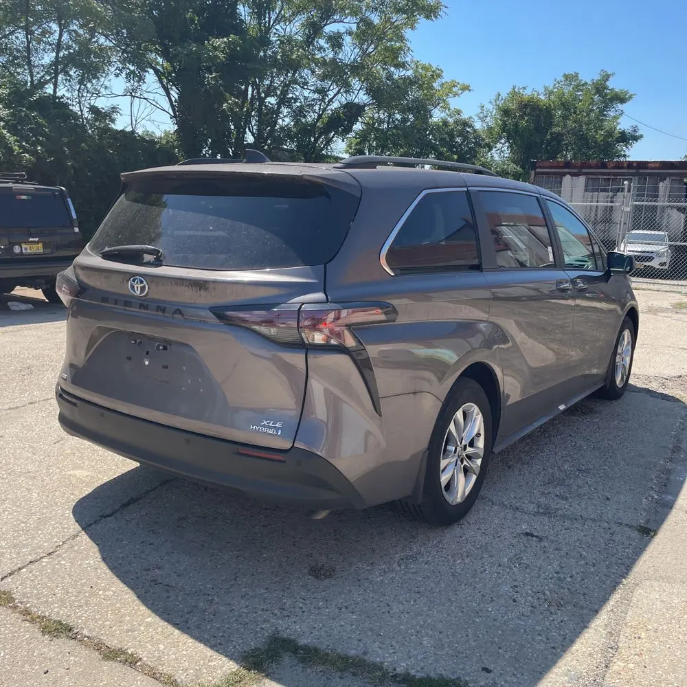 2024 Toyota Sienna XLE 7-Passenger