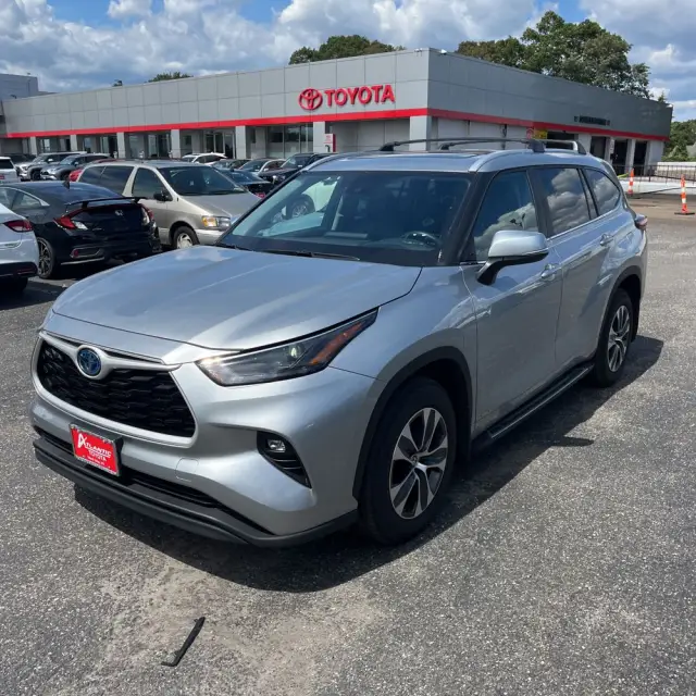 2024 Toyota Highlander Hybrid XLE