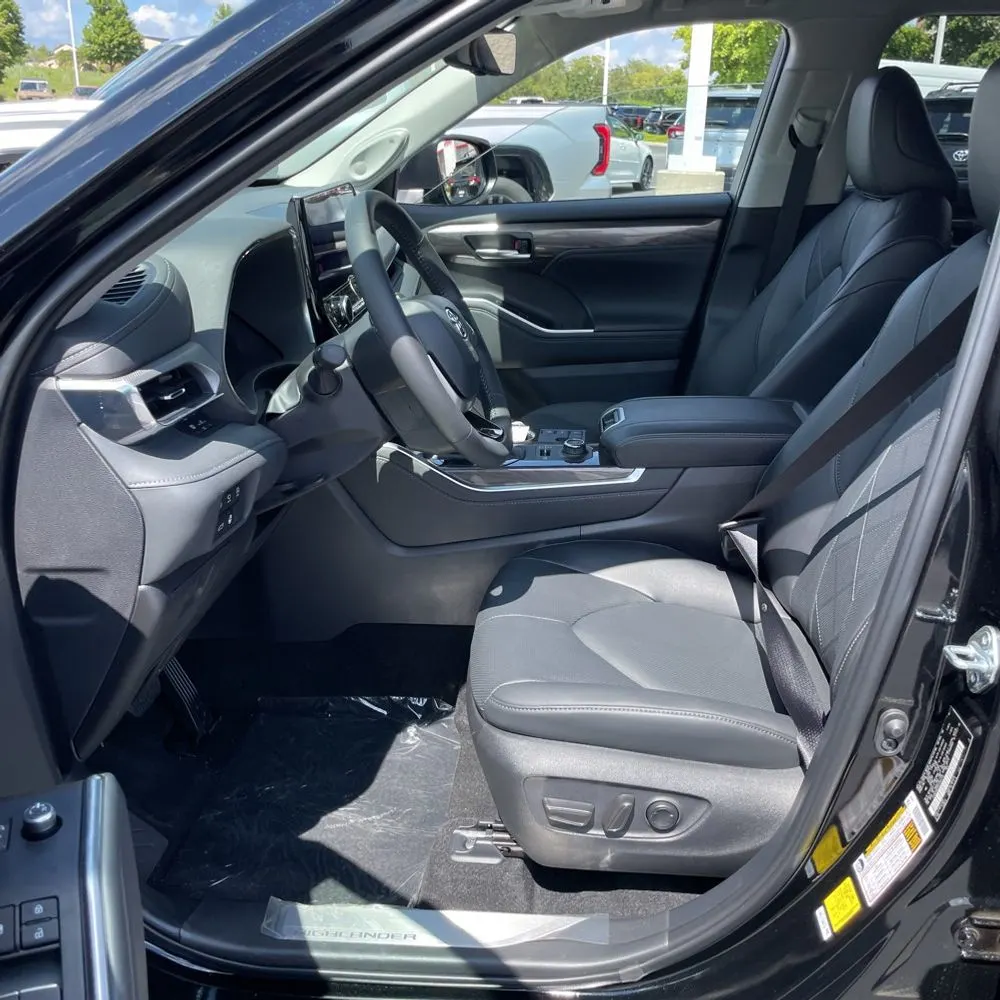 2025 Toyota Highlander Platinum