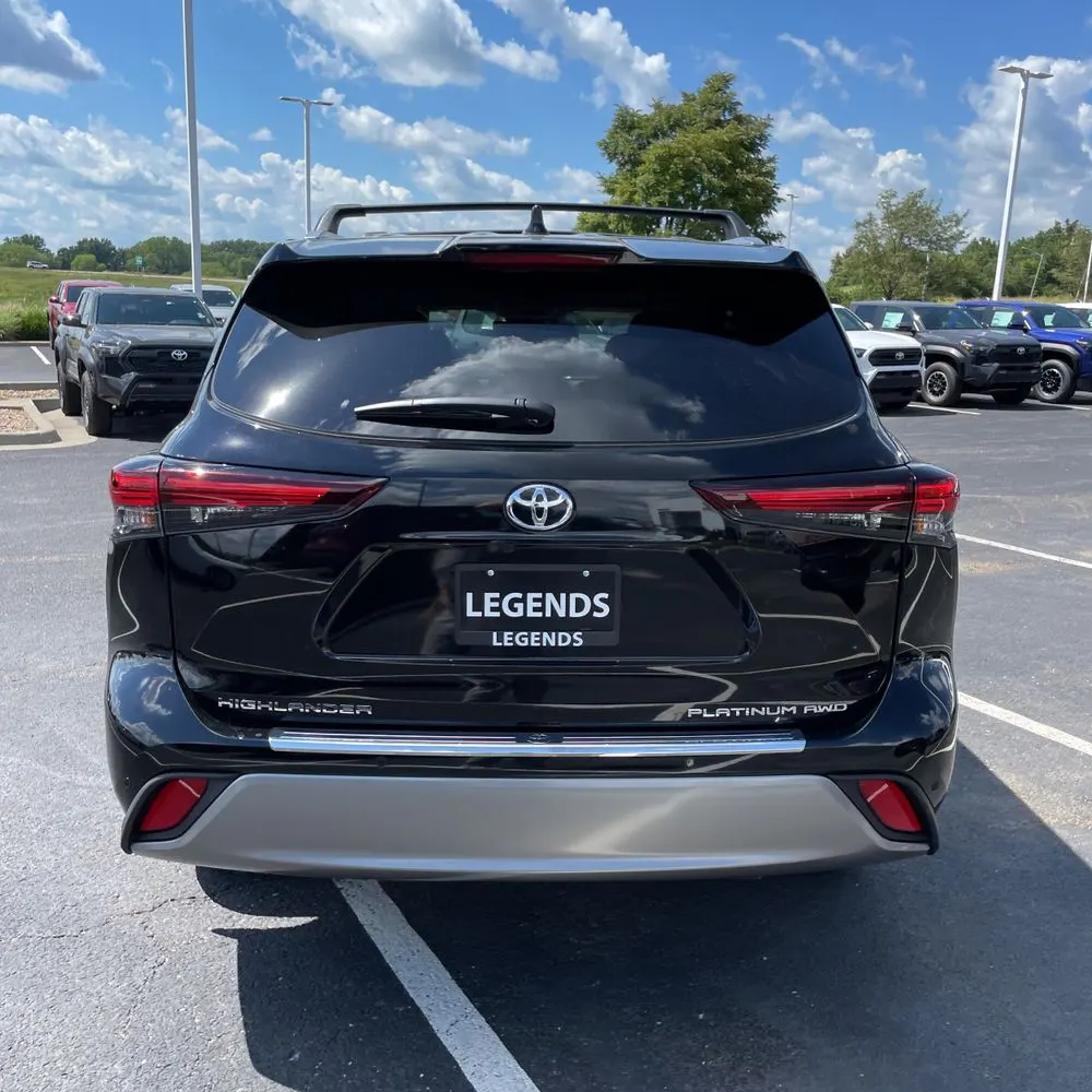 2025 Toyota Highlander Platinum