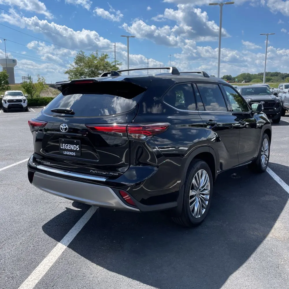 2025 Toyota Highlander Platinum