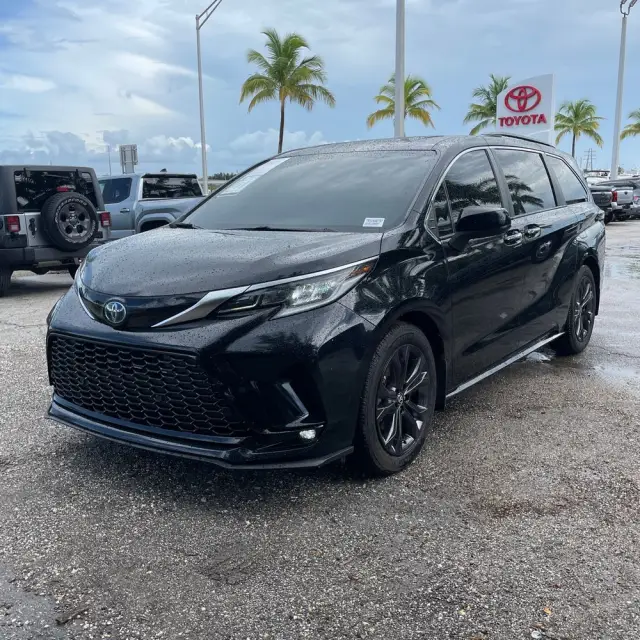 2024 Toyota Sienna XSE 7-Passenger