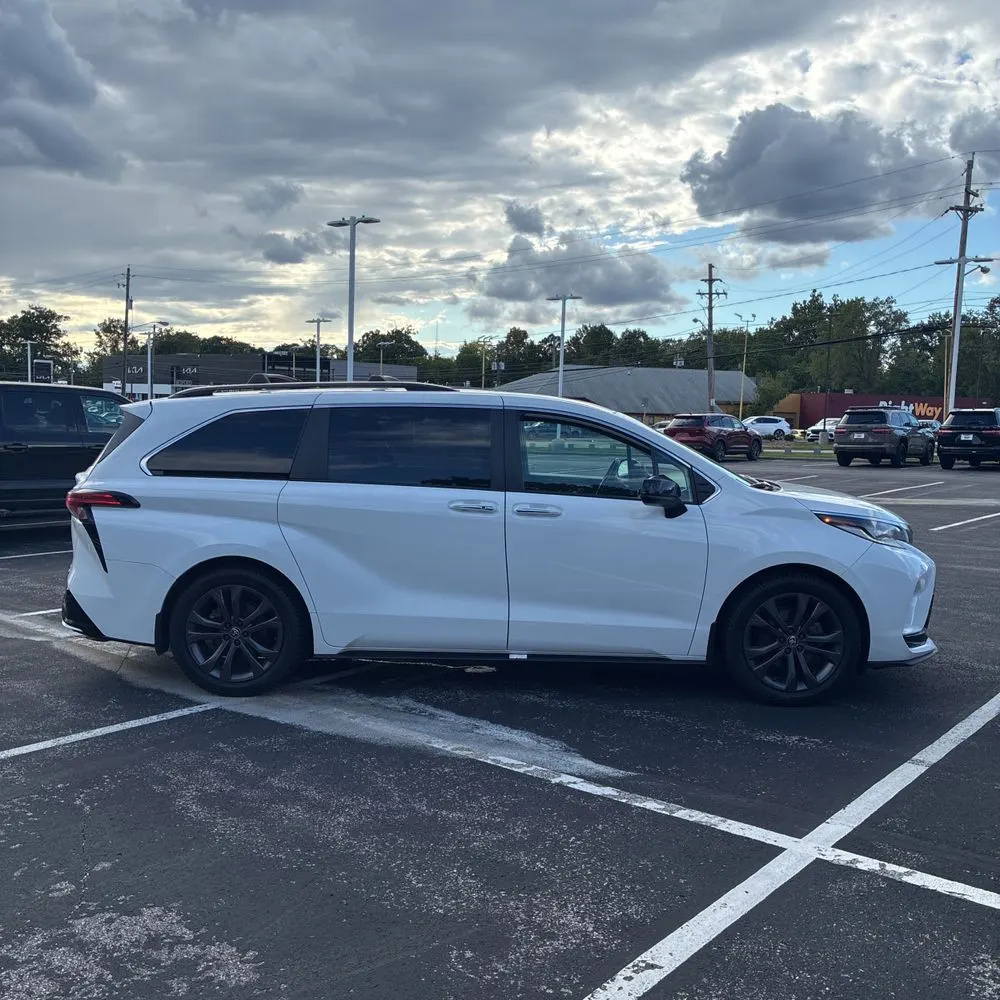 2023 Toyota Sienna XSE 7-Passenger
