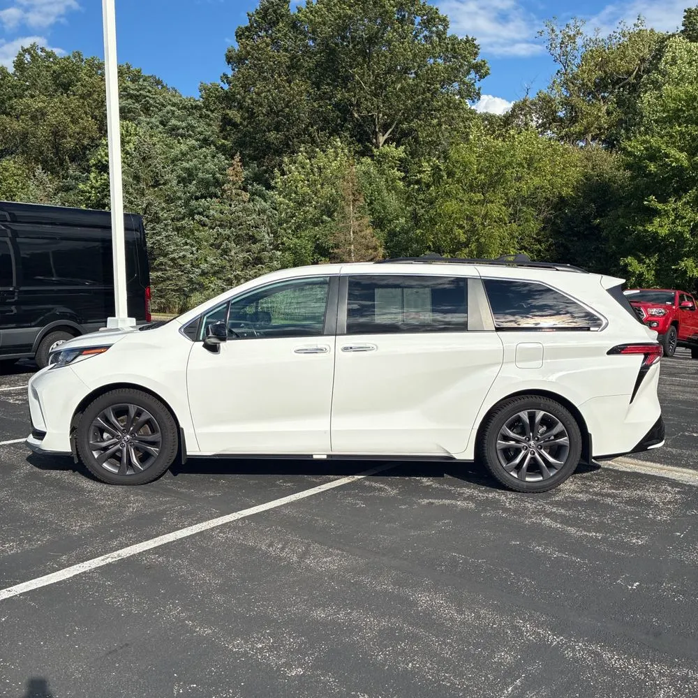 2023 Toyota Sienna XSE 7-Passenger
