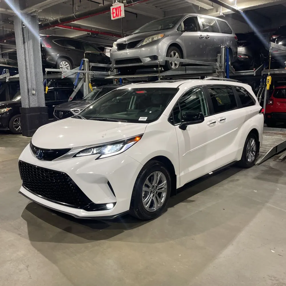 2023 Toyota Sienna XSE 7-Passenger