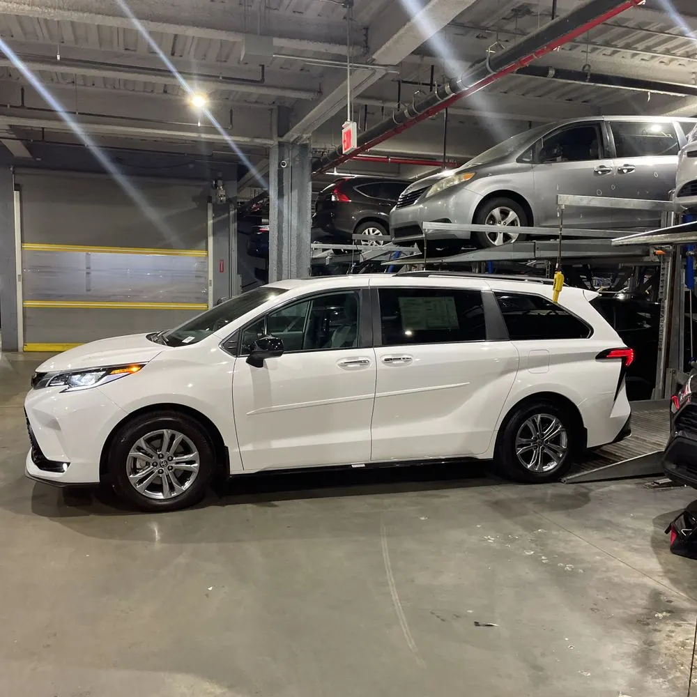 2023 Toyota Sienna XSE 7-Passenger
