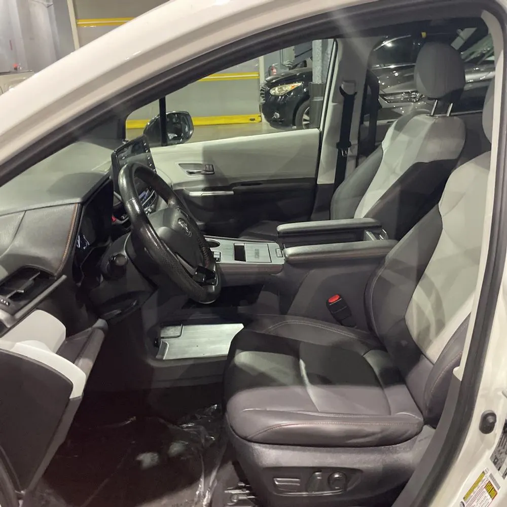 2023 Toyota Sienna XSE 7-Passenger